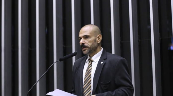 Comissão aprova projeto que permite demissão indenizada em caso de sofrimento psicológico Comissão aprova projeto que permite demissão indenizada em caso de sofrimento psicológico