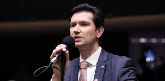 Comissão aprova projeto que proíbe cobrança de taxas por atividades em parques públicos concedidos Comissão aprova projeto que proíbe cobrança de taxas por atividades em parques públicos concedidos