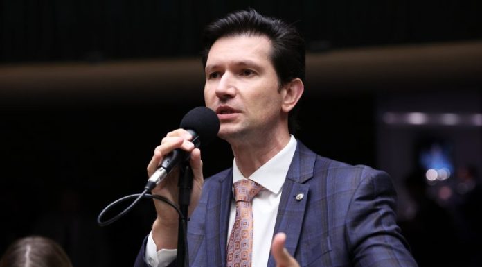 Comissão aprova projeto que proíbe cobrança de taxas por atividades em parques públicos concedidos Comissão aprova projeto que proíbe cobrança de taxas por atividades em parques públicos concedidos