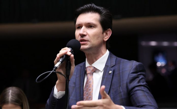 Comissão aprova projeto que proíbe cobrança de taxas por atividades em parques públicos concedidos Comissão aprova projeto que proíbe cobrança de taxas por atividades em parques públicos concedidos