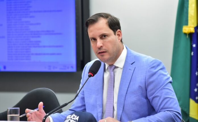 Comissão aprova projeto que proíbe condenados por tráfico em conselhos de políticas sobre drogas