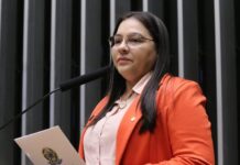 Comissão aprova projeto que proíbe crianças e adolescentes de divulgarem jogos de azar Comissão aprova projeto que proíbe crianças e adolescentes de divulgarem jogos de azar