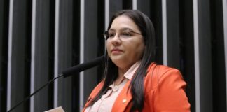 Comissão aprova projeto que proíbe crianças e adolescentes de divulgarem jogos de azar Comissão aprova projeto que proíbe crianças e adolescentes de divulgarem jogos de azar