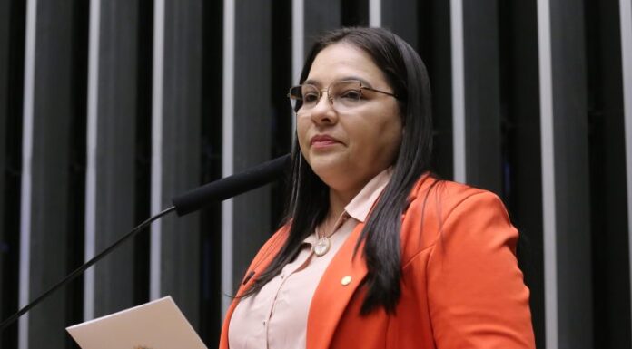 Comissão aprova projeto que proíbe crianças e adolescentes de divulgarem jogos de azar Comissão aprova projeto que proíbe crianças e adolescentes de divulgarem jogos de azar