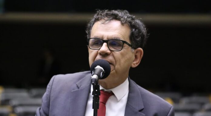 Comissão aprova projeto que proíbe demissão arbitrária dos concursados de empresas públicas Comissão aprova projeto que proíbe demissão arbitrária dos concursados de empresas públicas