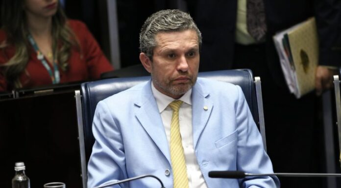 Comissão aprova projeto que proíbe tarifa extra por tráfego intensivo de dados na internet Comissão aprova projeto que proíbe tarifa extra por tráfego intensivo de dados na internet