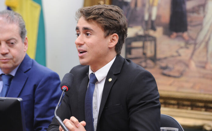 Comissão aprova projeto que pune sobrevoo de drones em presídios