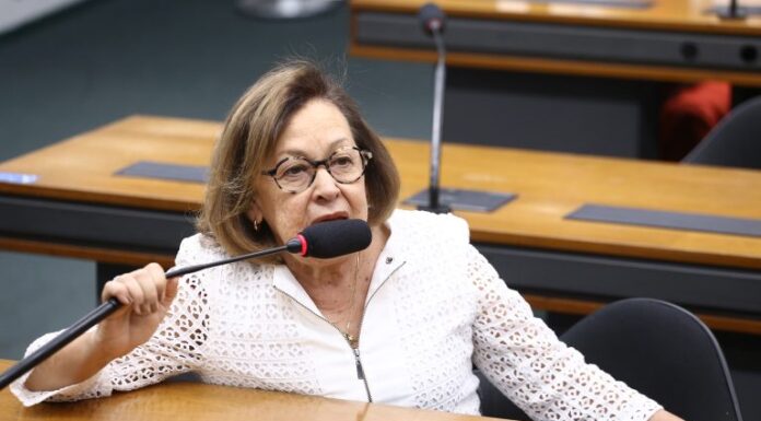 Comissão aprova projeto que regulamenta a profissão de dançarino Comissão aprova projeto que regulamenta a profissão de dançarino