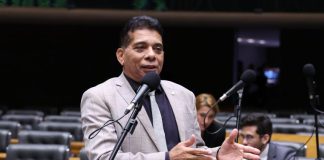 Comissão aprova projeto que regulamenta práticas de humor terapêutico no SUS Comissão aprova projeto que regulamenta práticas de humor terapêutico no SUS