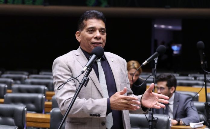 Comissão aprova projeto que regulamenta práticas de humor terapêutico no SUS