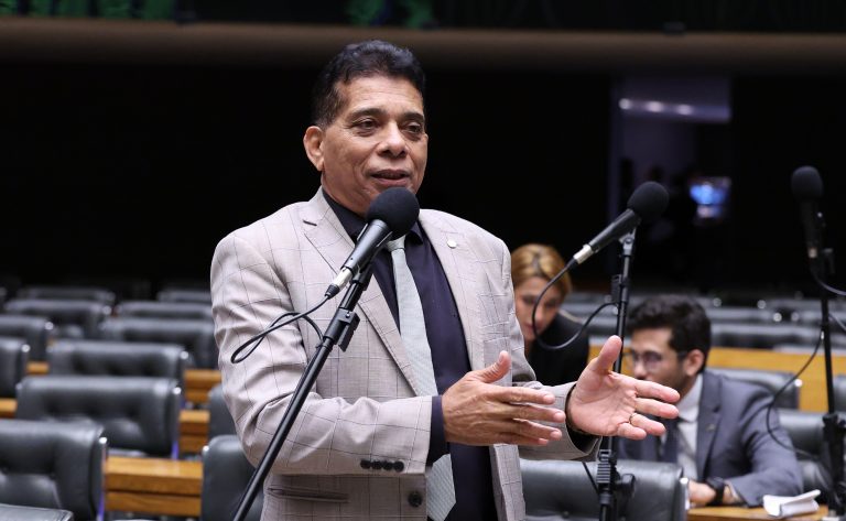 Deputado Roberto Monteiro Pai (PL-RJ) fala no Plenário da Câmara dos Deputados