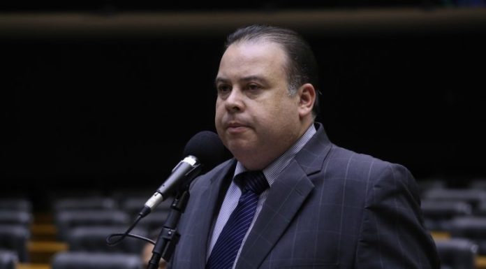 Comissão aprova projeto que reserva locais seguros para mulheres e crianças em estádios Comissão aprova projeto que reserva locais seguros para mulheres e crianças em estádios