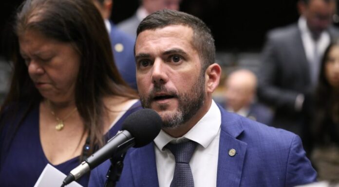 Comissão aprova projeto que veda prisão domiciliar para chefes de organizações criminosas e de milícias Comissão aprova projeto que veda prisão domiciliar para chefes de organizações criminosas e de milícias
