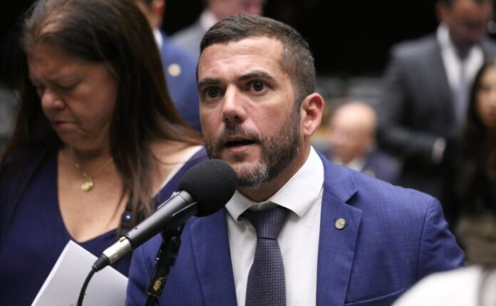 Comissão aprova projeto que veda prisão domiciliar para chefes de organizações criminosas e de milícias Comissão aprova projeto que veda prisão domiciliar para chefes de organizações criminosas e de milícias