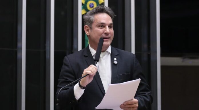 Comissão aprova proposta com regra para indenizar arma devolvida Comissão aprova proposta com regra para indenizar arma devolvida