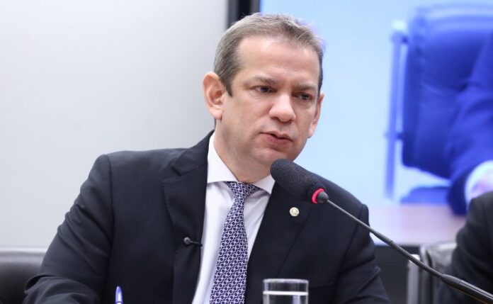 Comissão aprova proposta de isenção do Imposto de Renda a idoso com comorbidade