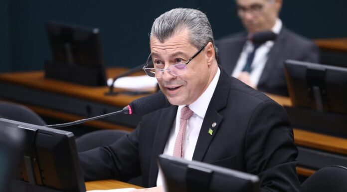 Comissão aprova proposta de transferência de universitário para tratamento de câncer Comissão aprova proposta de transferência de universitário para tratamento de câncer