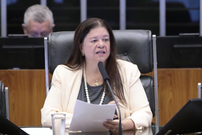Comissão aprova proposta para jovem acolhido ser beneficiado em programas sociais Comissão aprova proposta para jovem acolhido ser beneficiado em programas sociais