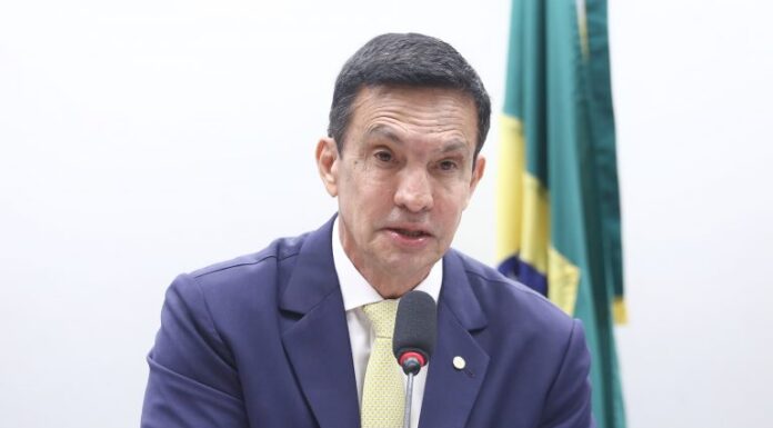 Comissão aprova proposta para obrigar uso de audiodescrição em eventos do poder público Comissão aprova proposta para obrigar uso de audiodescrição em eventos do poder público