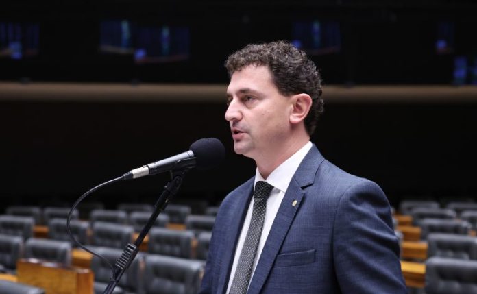 Comissão aprova proposta para regularização de terras ocupadas antes da criação de áreas protegidas Comissão aprova proposta para regularização de terras ocupadas antes da criação de áreas protegidas