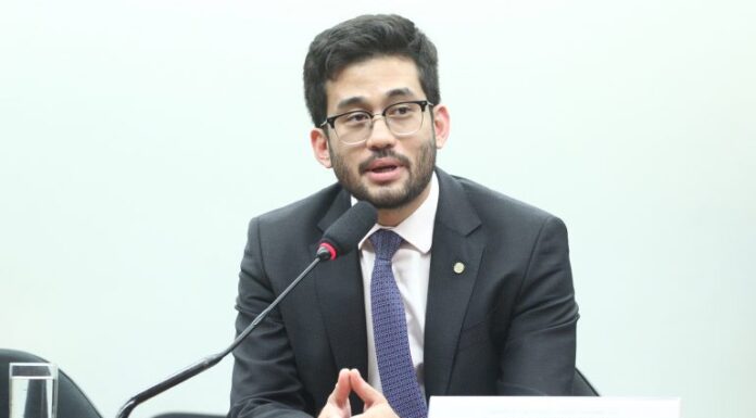 Comissão aprova proposta que incentiva doação de equipamentos de informática usados Comissão aprova proposta que incentiva doação de equipamentos de informática usados
