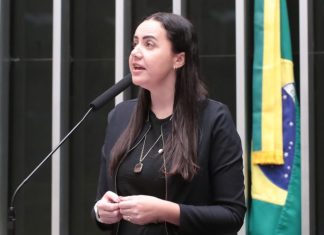Comissão aprova proposta que obriga escolas a comunicar suspeita de trabalho infantil Comissão aprova proposta que obriga escolas a comunicar suspeita de trabalho infantil