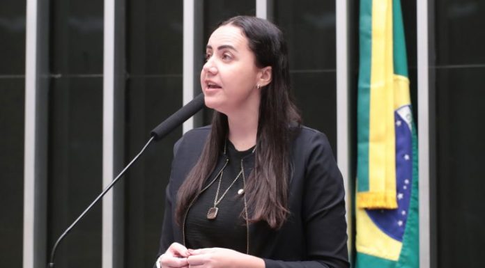Comissão aprova proposta que obriga escolas a comunicar suspeita de trabalho infantil Comissão aprova proposta que obriga escolas a comunicar suspeita de trabalho infantil