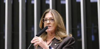 Comissão aprova proposta que permite a pessoas sem parentesco pedir suspensão do poder familiar Comissão aprova proposta que permite a pessoas sem parentesco pedir suspensão do poder familiar