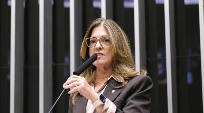 Comissão aprova proposta que permite a pessoas sem parentesco pedir suspensão do poder familiar Comissão aprova proposta que permite a pessoas sem parentesco pedir suspensão do poder familiar