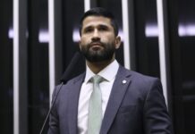 Comissão aprova proposta que reconhece certificação de bombeiro mergulhador Comissão aprova proposta que reconhece certificação de bombeiro mergulhador