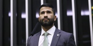 Comissão aprova proposta que reconhece certificação de bombeiro mergulhador Comissão aprova proposta que reconhece certificação de bombeiro mergulhador