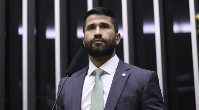Comissão aprova proposta que reconhece certificação de bombeiro mergulhador Comissão aprova proposta que reconhece certificação de bombeiro mergulhador
