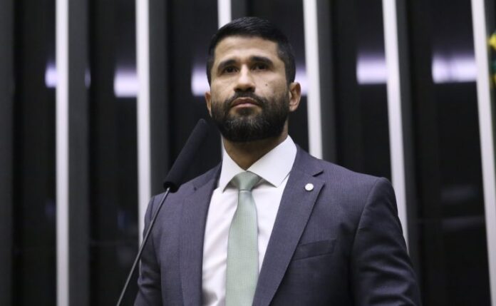 Comissão aprova proposta que reconhece certificação de bombeiro mergulhador Comissão aprova proposta que reconhece certificação de bombeiro mergulhador