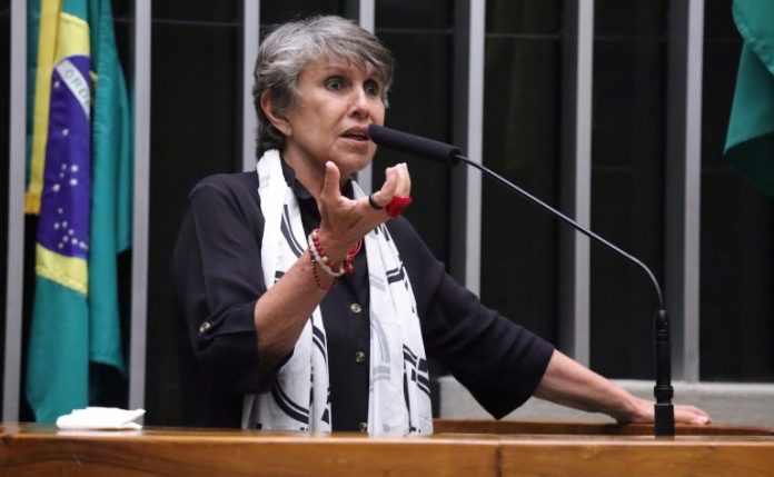 Comissão aprova proposta que tipifica lesbocídio no Código Penal Comissão aprova proposta que tipifica lesbocídio no Código Penal