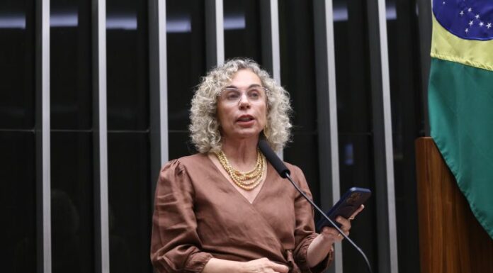 Comissão aprova protocolo de atendimento para tentativas de suicídio de crianças e adolescentes Comissão aprova protocolo de atendimento para tentativas de suicídio de crianças e adolescentes