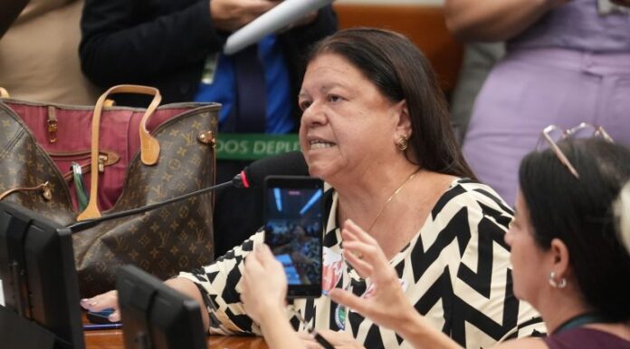 Comissão aprova punição para quem divulgar desafios perigosos para crianças na internet Comissão aprova punição para quem divulgar desafios perigosos para crianças na internet
