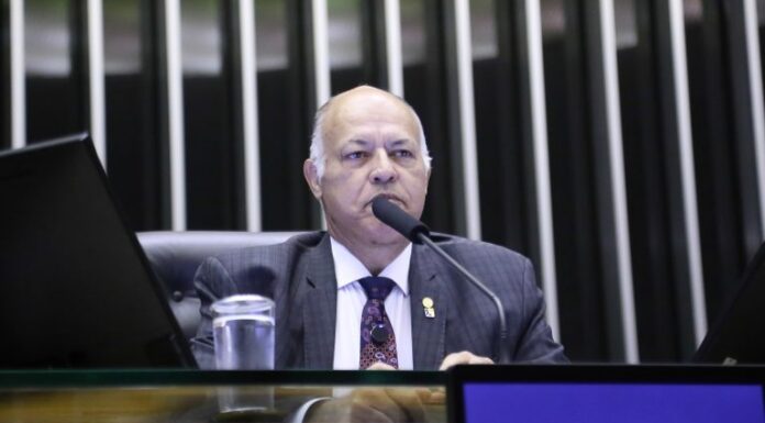 Comissão aprova redução da idade mínima para aposentadoria de trabalhador exposto a agentes nocivos Comissão aprova redução da idade mínima para aposentadoria de trabalhador exposto a agentes nocivos