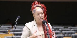 Comissão aprova regra para manter clubes no Profut em caso de combate ao racismo Comissão aprova regra para manter clubes no Profut em caso de combate ao racismo