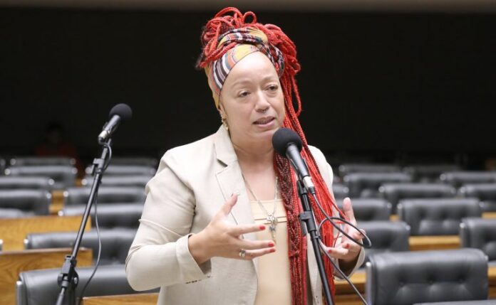 Comissão aprova regra para manter clubes no Profut em caso de combate ao racismo