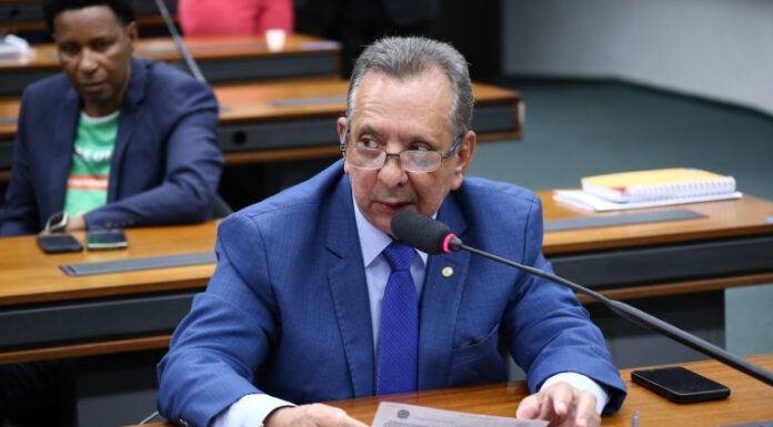 Comissão aprova regras mais rígidas para cadastro de motoristas de aplicativo Comissão aprova regras mais rígidas para cadastro de motoristas de aplicativo