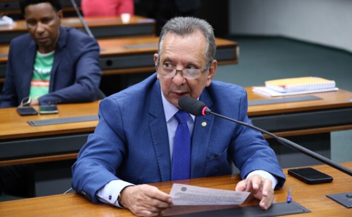 Comissão aprova regras mais rígidas para cadastro de motoristas de aplicativo