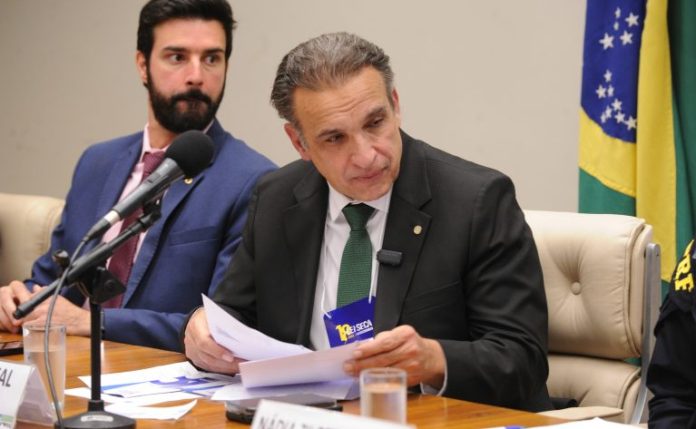 Comissão aprova regras para negociação de dívidas do mercado de energia elétrica Comissão aprova regras para negociação de dívidas do mercado de energia elétrica