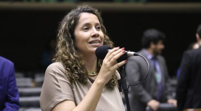 Comissão aprova regras para uso de imagens e obras autorais por inteligência artificial Comissão aprova regras para uso de imagens e obras autorais por inteligência artificial