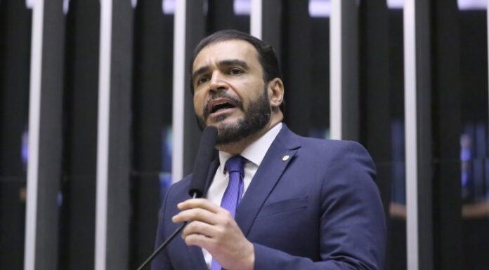 Comissão aprova reserva de vagas para bombeiros civis e brigadistas durante calamidades públicas Comissão aprova reserva de vagas para bombeiros civis e brigadistas durante calamidades públicas