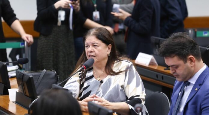 Comissão aprova responsabilidade de redes sociais sobre conteúdo ofensivo a crianças e adolescentes Comissão aprova responsabilidade de redes sociais sobre conteúdo ofensivo a crianças e adolescentes