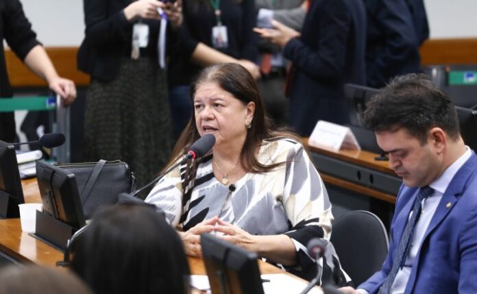 Comissão aprova responsabilidade de redes sociais sobre conteúdo ofensivo a crianças e adolescentes Comissão aprova responsabilidade de redes sociais sobre conteúdo ofensivo a crianças e adolescentes