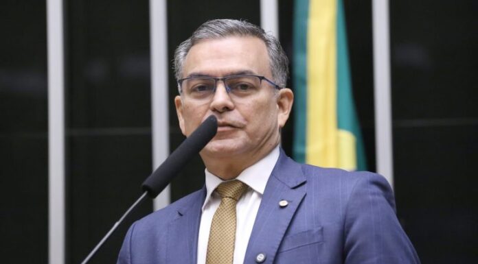 Comissão aprova retenção de repasses a entidades do SUS que não pagarem médicos Comissão aprova retenção de repasses a entidades do SUS que não pagarem médicos