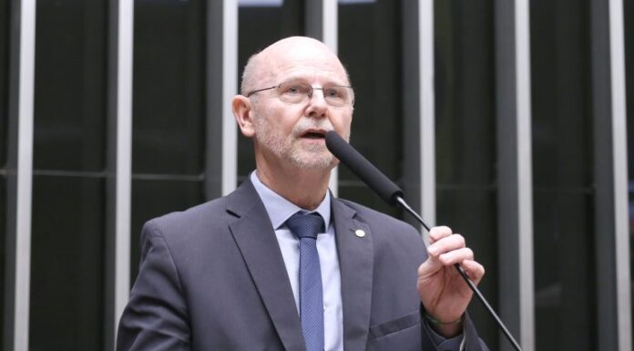 Comissão aprova retorno de assistência sindical obrigatória em rescisões Comissão aprova retorno de assistência sindical obrigatória em rescisões