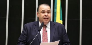 Comissão aprova uniformes de seleções brasileiras nas cores da bandeira nacional Comissão aprova uniformes de seleções brasileiras nas cores da bandeira nacional