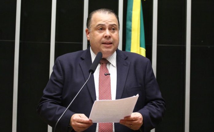 Comissão aprova uniformes de seleções brasileiras nas cores da bandeira nacional